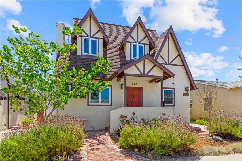 Originally built in 1927, this charming home was completely - Beach Home for sale in Long Beach, California on Beachhouse.com