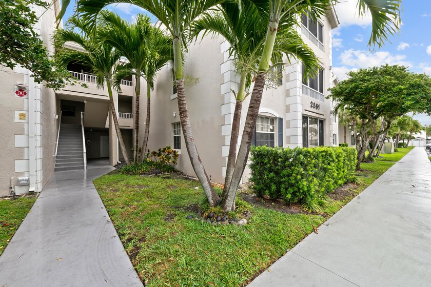 Charming second-floor 2BR/2BA condo in Oakland Forest with - Beach Condo for sale in Oakland Park, Florida on Beachhouse.com