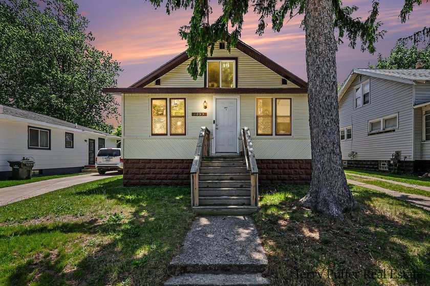 Investment opportunity in the City of Muskegon! This spacious - Beach Home for sale in Muskegon, Michigan on Beachhouse.com