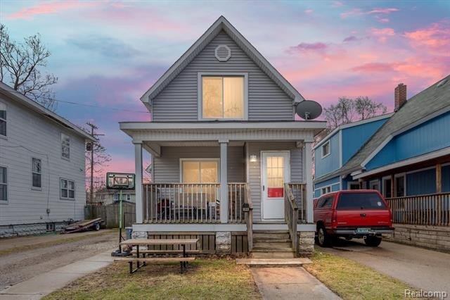 This property presents an exciting opportunity! Its spacious - Beach Home for sale in Port Huron, Michigan on Beachhouse.com