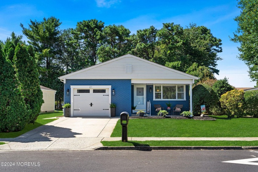 Pristine remodeled Lakeview home, nestled on a quiet street is - Beach Home for sale in Toms River, New Jersey on Beachhouse.com