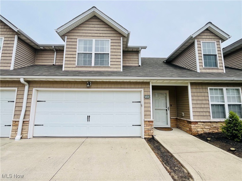 Clean, convenient, and move-in ready...Make this Bayside condo - Beach Condo for sale in Madison, Ohio on Beachhouse.com