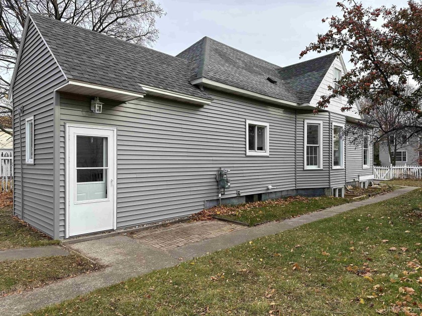 Professionally renovated 3 bedroom, 3 bathroom home has a - Beach Home for sale in Escanaba, Michigan on Beachhouse.com