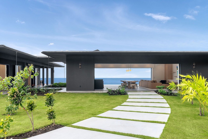 Ultra modern, newly constructed luxury home on an extremely - Beach Home for sale in Captain Cook, Hawaii on Beachhouse.com
