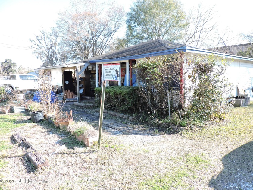 Wonderful location. Great opportunity for redevelopment or to - Beach Commercial for sale in Middleburg, Florida on Beachhouse.com