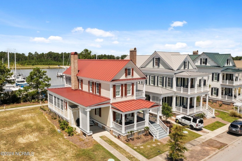 Fully-funrished Southern comfort and waterfront luxury abound in - Beach Home for sale in Oriental, North Carolina on Beachhouse.com