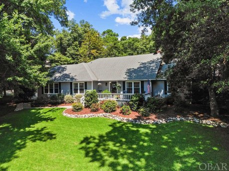 Immaculate 4 bed 4 bath home in desirable Chicahauk. BEAUTIFULLY - Beach Home for sale in Southern Shores, North Carolina on Beachhouse.com