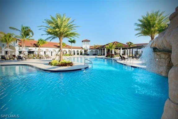 Welcome to this stunning lakefront carriage home in sought-after - Beach Condo for sale in Fort Myers, Florida on Beachhouse.com