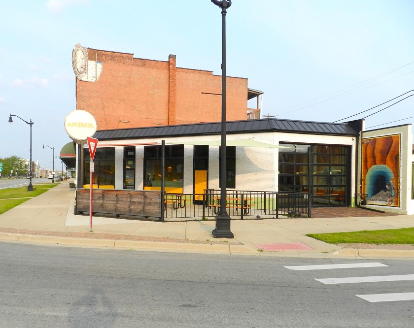 Location! Location! Location! Prime commercial building located - Beach Commercial for sale in Benton Harbor, Michigan on Beachhouse.com