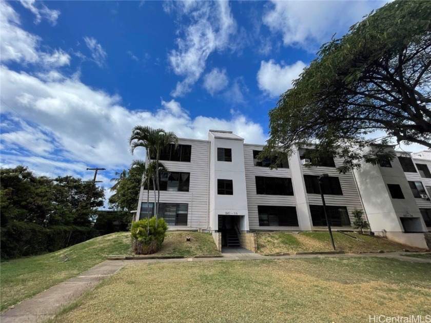 Clean, Ground floor, corner end unit with Spacious 2 bedroom, 1 - Beach Condo for sale in Waianae, Hawaii on Beachhouse.com