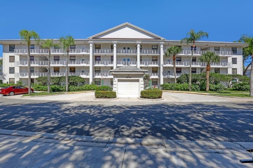 Beautifully upgraded condo offering modern finishes and - Beach Condo for sale in West Palm Beach, Florida on Beachhouse.com