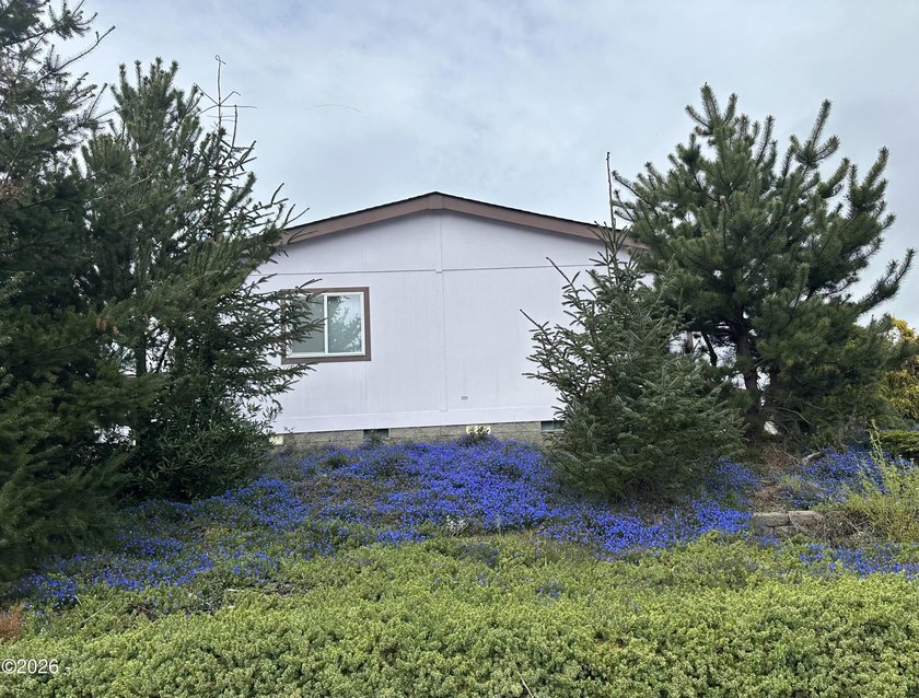 Charming single-level home in the desirable Sunridge By The Lake - Beach Home for sale in Lincoln City, Oregon on Beachhouse.com