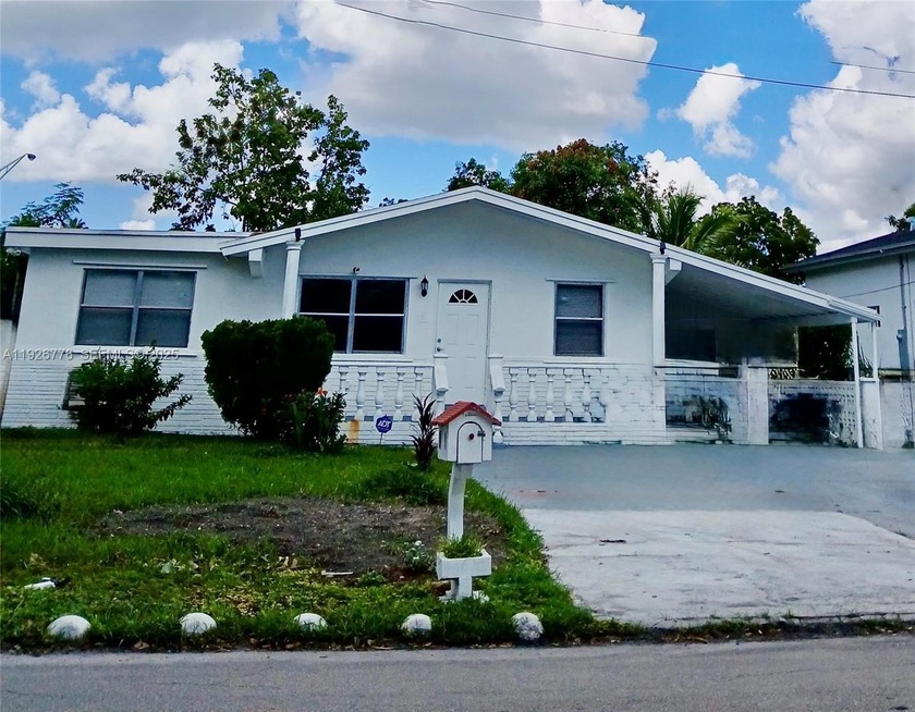 ***Investor Special*** or Perfect for First-Time Homebuyers - Beach Home for sale in Hollywood, Florida on Beachhouse.com