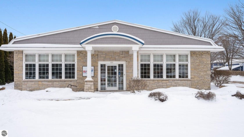 Clean and modern office space with a quaint and cozy 1 bed/1 - Beach Commercial for sale in Frankfort, Michigan on Beachhouse.com