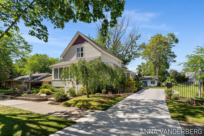 OPEN HOUSE June 6 11AM-12:30PM Charming and move-in ready, this - Beach Home for sale in Holland, Michigan on Beachhouse.com