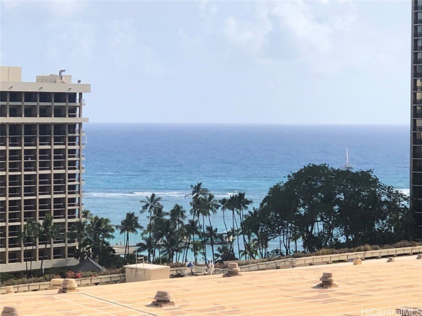 Extra large studio with ocean view. **LEGAL DAILY SHORT-TERM - Beach Condo for sale in Honolulu, Hawaii on Beachhouse.com