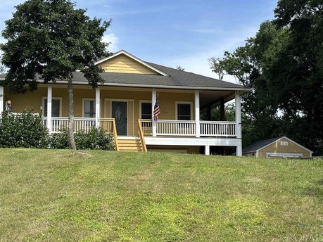 Golf course views over the thirteenth green with a spacious deck - Beach Home for sale in Kitty Hawk, North Carolina on Beachhouse.com