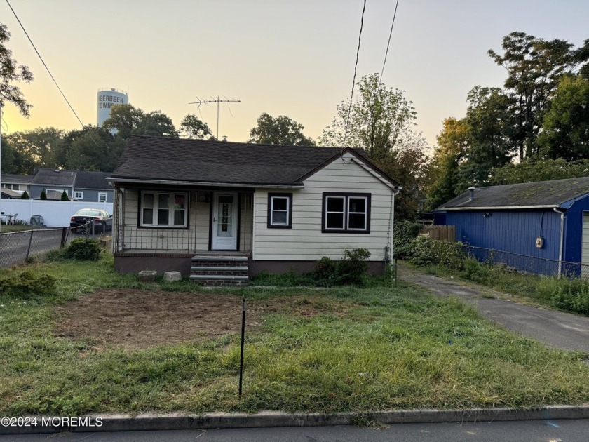 Great investment opportunity. Single family home on 50X95 lot - Beach Home for sale in Keyport, New Jersey on Beachhouse.com