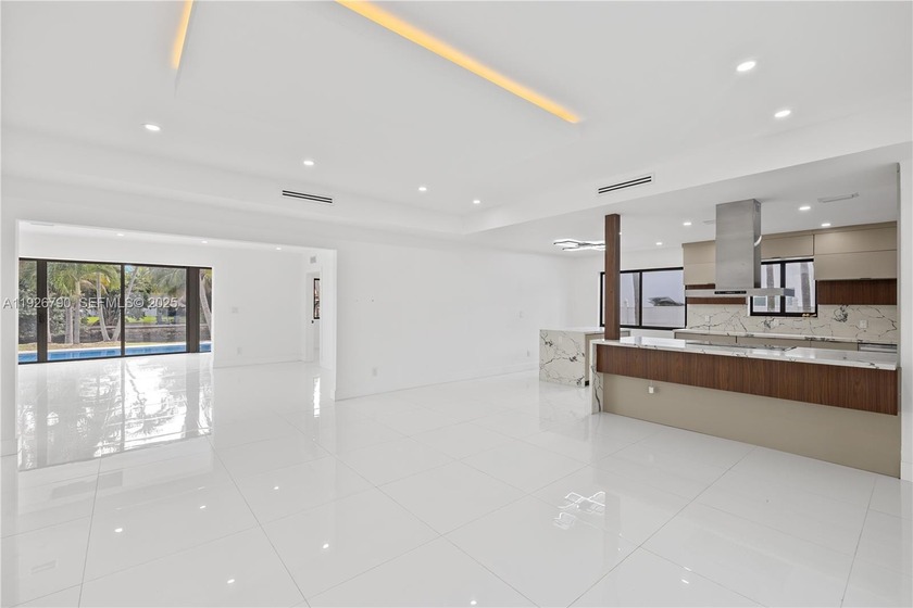 Stunning 4BD/3BA waterfront residence in the exclusive - Beach Home for sale in Miami Beach, Florida on Beachhouse.com