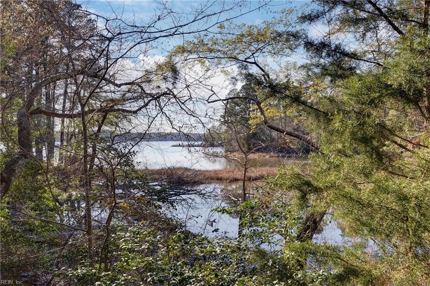 Welcome home: a distinctive residence offering space, light, and - Beach Home for sale in Newport News, Virginia on Beachhouse.com