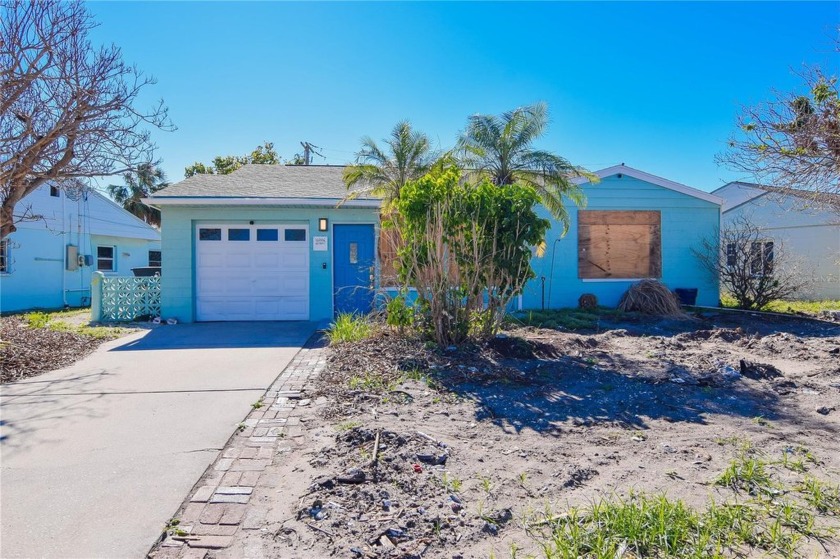 Under contract-accepting backup offers. WELCOME TO YOUR COASTAL - Beach Home for sale in Redington Beach, Florida on Beachhouse.com