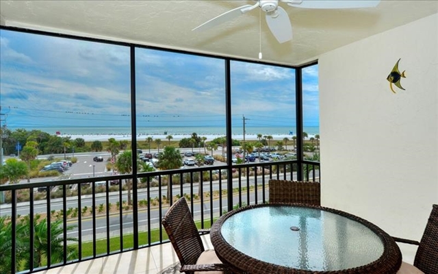 In Demand 1BR 1BA 4th Floor Siesta Key Beach with Gulf Views & - Beach Vacation Rentals in Sarasota, Florida on Beachhouse.com