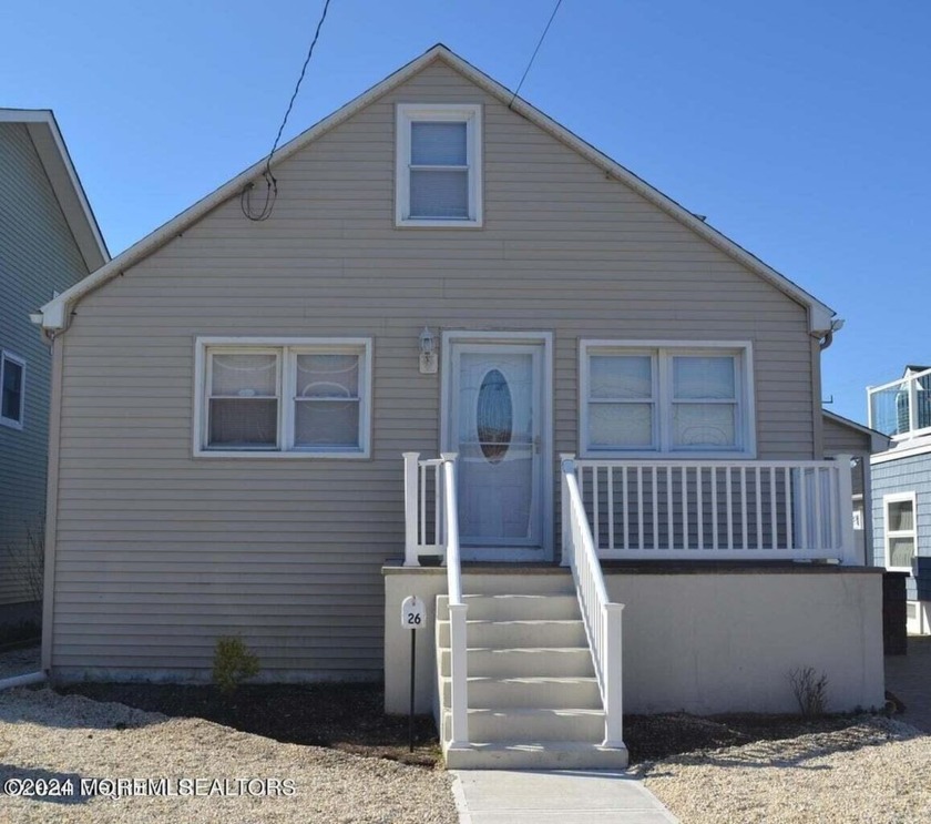 Featured listing...13 houses from the beach, this free-standing - Beach Condo for sale in Lavallette, New Jersey on Beachhouse.com