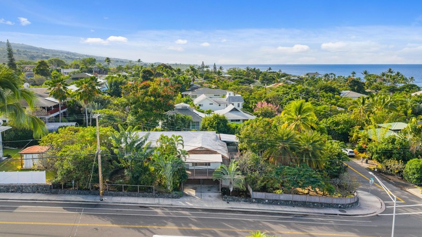 Rare opportunity to restore and reimagine this spacious - Beach Home for sale in Kailua Kona, Hawaii on Beachhouse.com