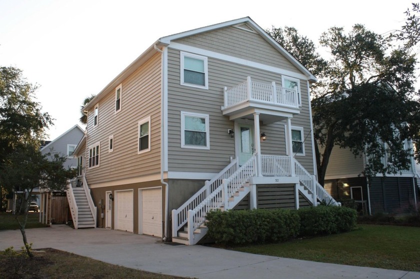 Welcome to 32 41st Avenue! This professionally decorated 5 - Beach Home for sale in Isle of Palms, South Carolina on Beachhouse.com