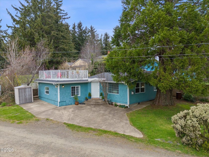 LAKE VIEWS & COASTAL VIBES! Pack your bags, don't miss this - Beach Home for sale in Neotsu, Oregon on Beachhouse.com
