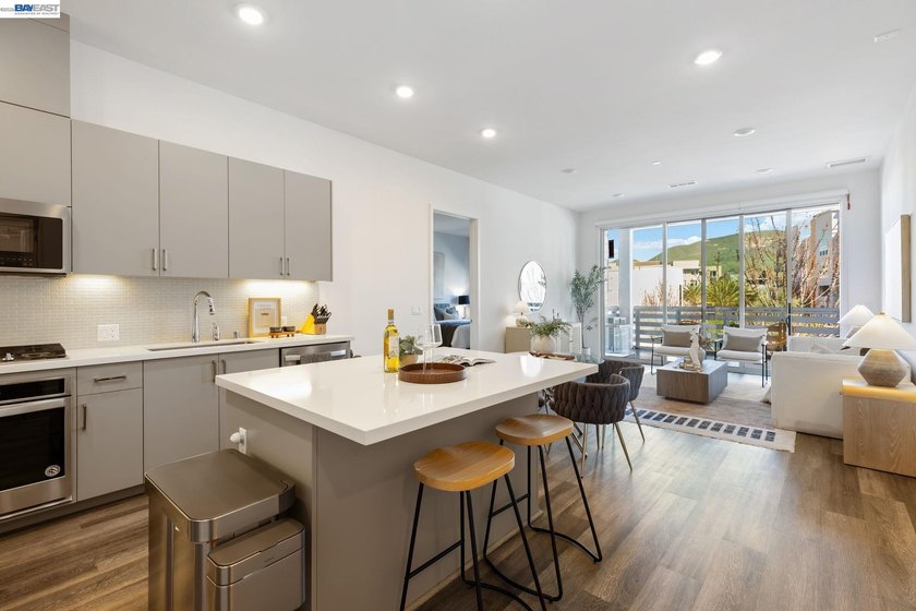 Welcome to resort-style luxury living at Metro Crossing, ideally - Beach Condo for sale in Fremont, California on Beachhouse.com