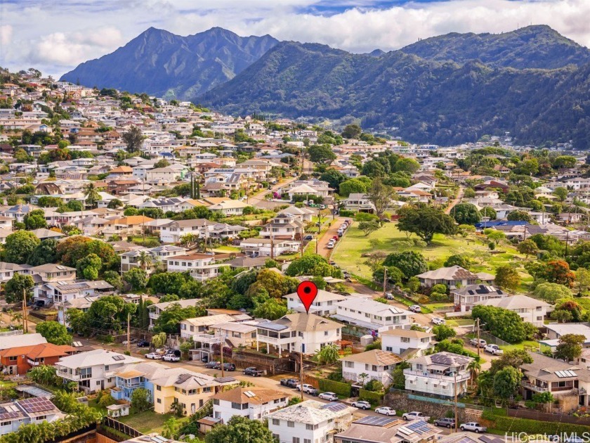 Enjoy incredible views of the mountains, ocean and city lights - Beach Home for sale in Honolulu, Hawaii on Beachhouse.com