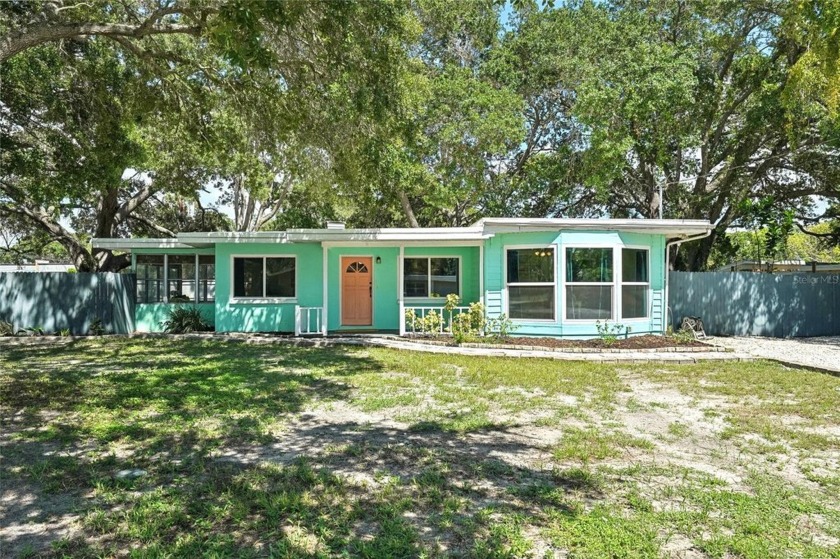 Charming 3 bedroom, 2 bathroom home in the waterfront community - Beach Home for sale in Palm Harbor, Florida on Beachhouse.com