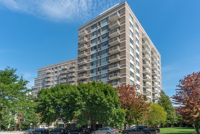 Bright & Beautiful 2 Bed / 2 Bath in Prime Museum Campus / - Beach Condo for sale in Chicago, Illinois on Beachhouse.com