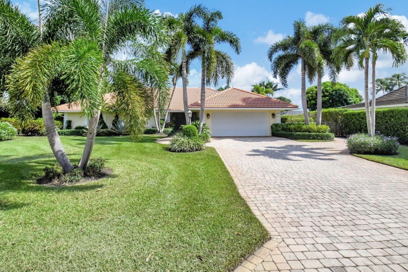 Welcome to this outstanding executive home. From the double door - Beach Home for sale in Boynton Beach, Florida on Beachhouse.com