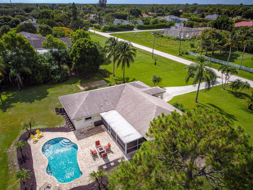 LOWEST PRICED CBS Pool home in PBCE. Price increase April 1st - Beach Home for sale in Palm Beach Gardens, Florida on Beachhouse.com