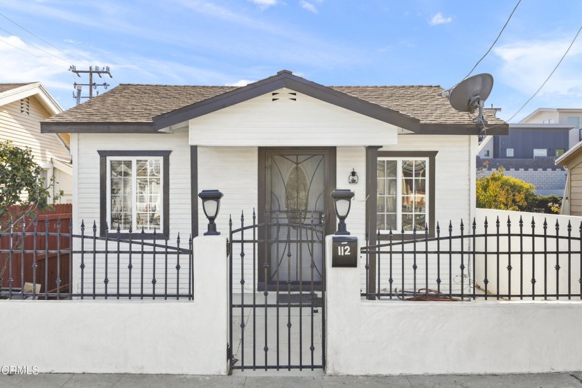 Welcome to 112 West Park Row, discover this charming bungalow- - Beach Home for sale in Ventura, California on Beachhouse.com