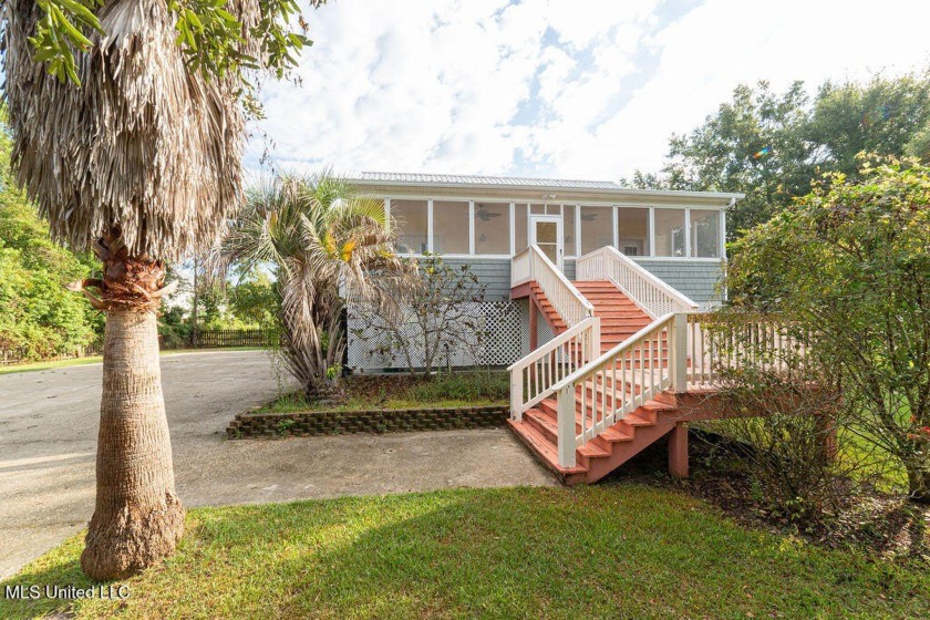 Close to the Beach! Home offers 2b/2b with an open living/dining - Beach Home for sale in Waveland, Mississippi on Beachhouse.com