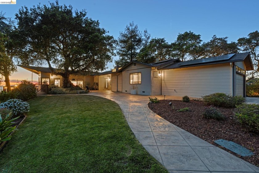 Enchanting, sweeping and glorious! This one checks all of the - Beach Home for sale in Oakland, California on Beachhouse.com