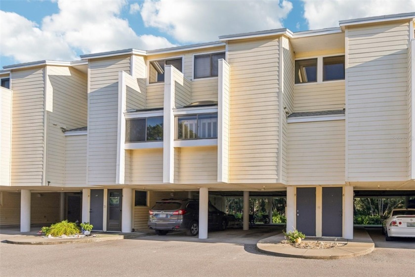 PRICE IMPROVED. Welcome to the Island Club of Tarpon - Beach Condo for sale in Tarpon Springs, Florida on Beachhouse.com