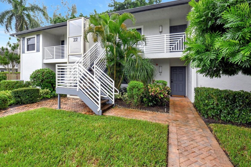 This 2 BR/ 2BTH condo has undergone extensive remodeling - Beach Condo for sale in Boynton Beach, Florida on Beachhouse.com