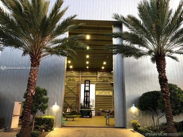 DRY DOCK 414 FOR SALE in the 400 Sunny Isles Marina, a boutique - Beach Lot for sale in Sunny Isles Beach, Florida on Beachhouse.com