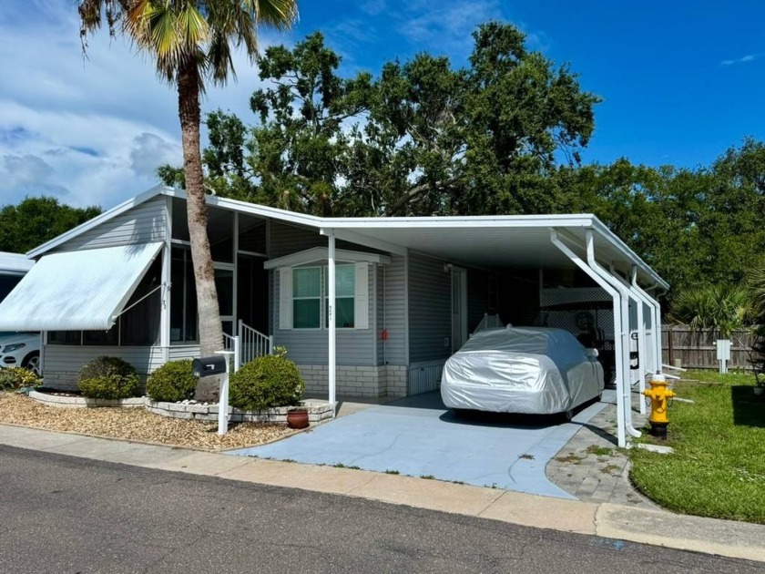 Don't miss out on this pristine 2001 Palm Harbor home! This - Beach Home for sale in Dunedin, Florida on Beachhouse.com