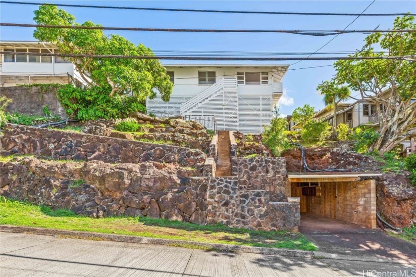 Imagine purchasing a home in town for less than $1 million! Part - Beach Home for sale in Honolulu, Hawaii on Beachhouse.com