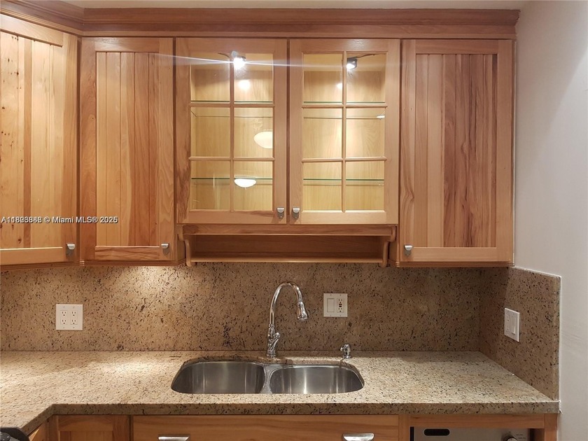 BEAUTIFUL 1 BEDROOM 1 FULL BATHROOM IN THE HEART OF POMPANO - Beach Condo for sale in Pompano Beach, Florida on Beachhouse.com