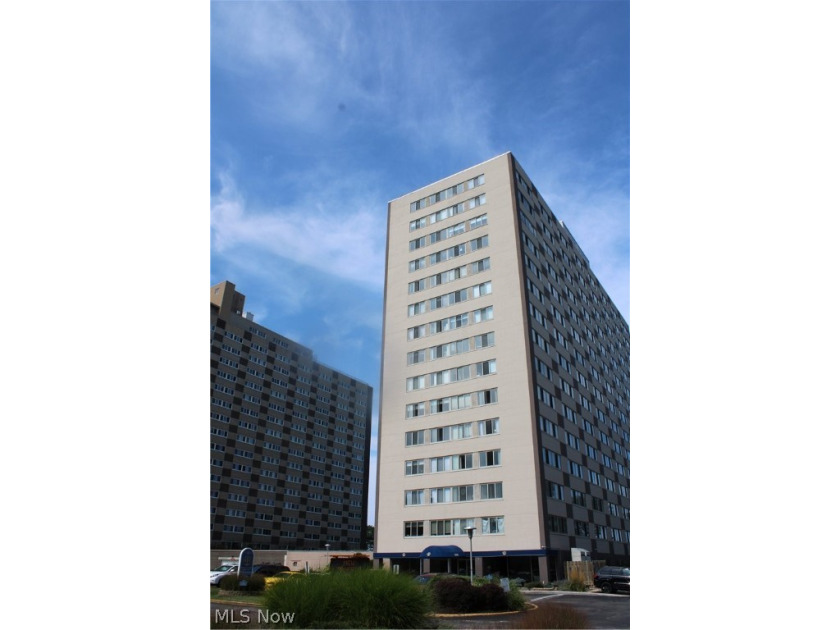 This gorgeous updated Highrise on the 16th floor offers a - Beach Condo for sale in Lakewood, Ohio on Beachhouse.com