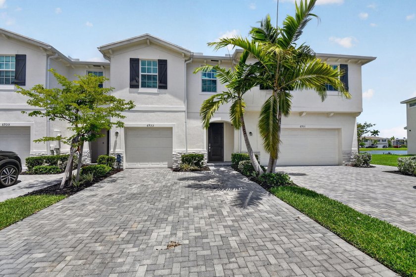 Modern Lakeside Living in Lake Worth | Gated Community 6933 - Beach Townhome/Townhouse for sale in Lake Worth, Florida on Beachhouse.com
