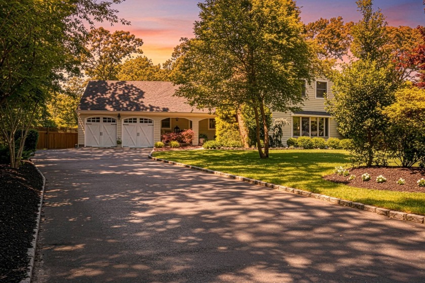 Discover perfection as you drive into this manicured cul-de-sac - Beach Home for sale in Hampton Bays, New York on Beachhouse.com