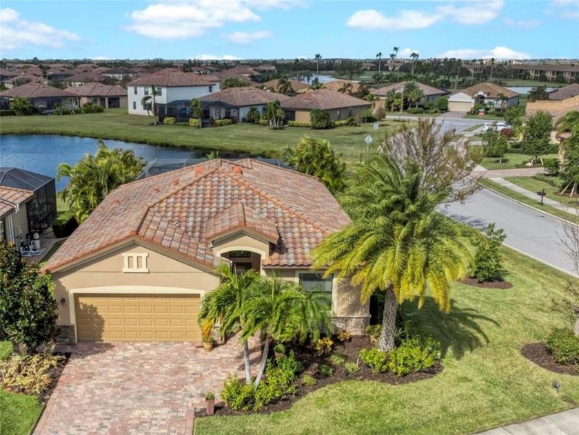 Priced to sell and ready to occupy! Don't miss this opportunity - Beach Home for sale in Bradenton, Florida on Beachhouse.com