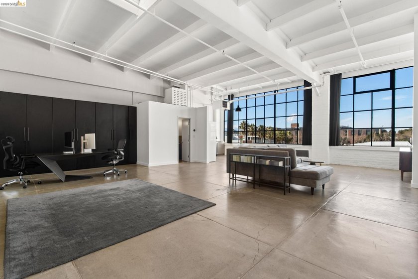 Live, work, and create in this light-filled loft at Emeryville's - Beach Condo for sale in Emeryville, California on Beachhouse.com